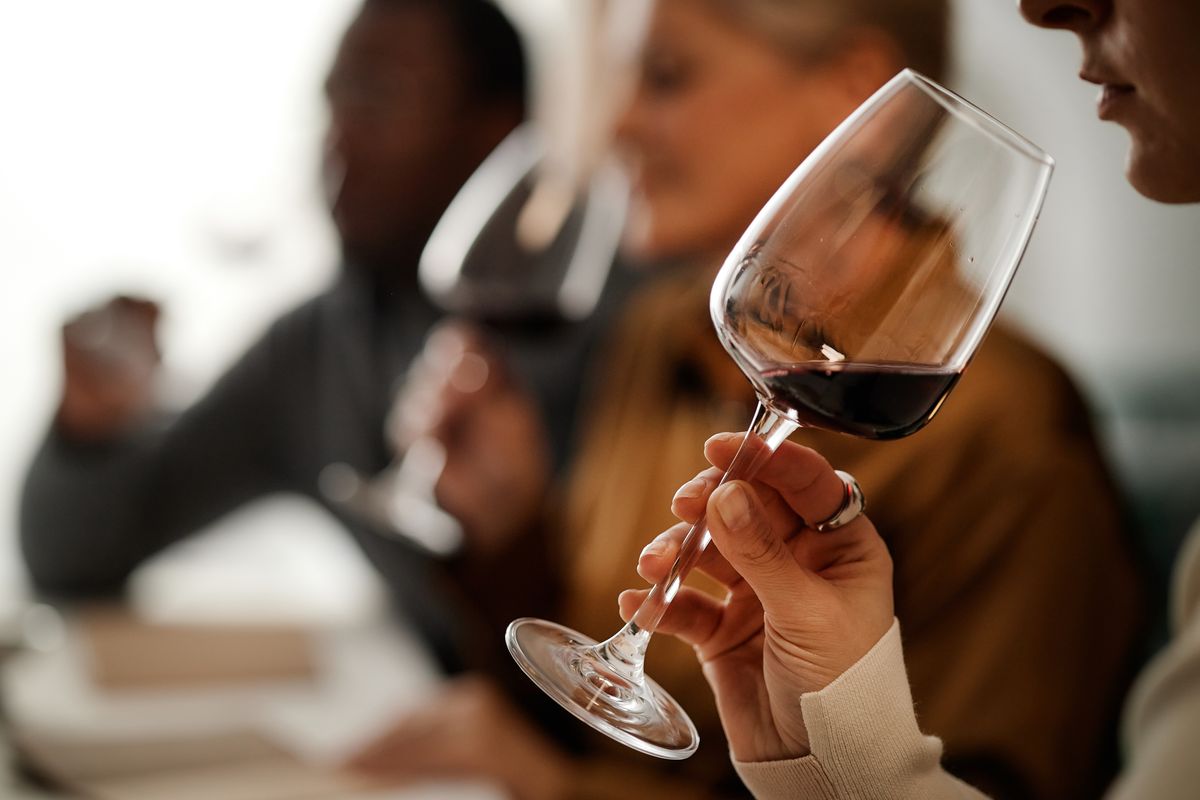 年輕人「遠離酒精」，50～64歲反而增加　過度飲酒增36％　美國研究