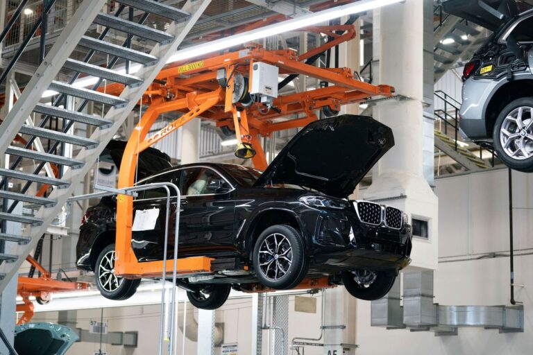 川普稱「關稅讓美國汽車工廠增加」 這數字正確嗎？